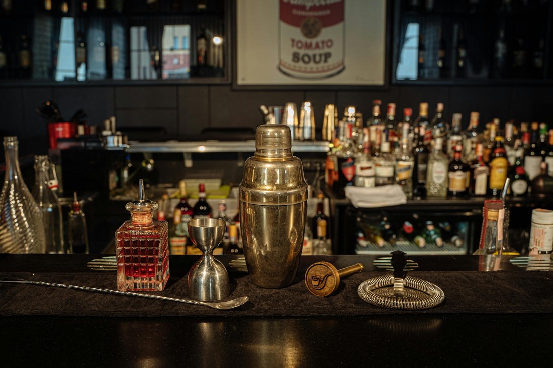 Cocktail-Basics: Die wichtigsten Bar-Utensilien und wie du sie richtig einsetzt